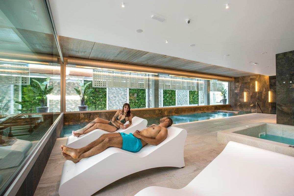 Clientes alojados en Sumus Hotel Monteplaya & SPA 4Sup - Adults Only