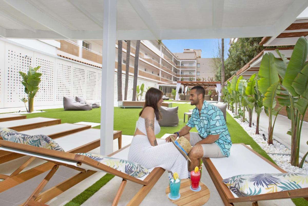 Clientes alojados en Sumus Hotel Monteplaya & SPA 4Sup - Adults Only