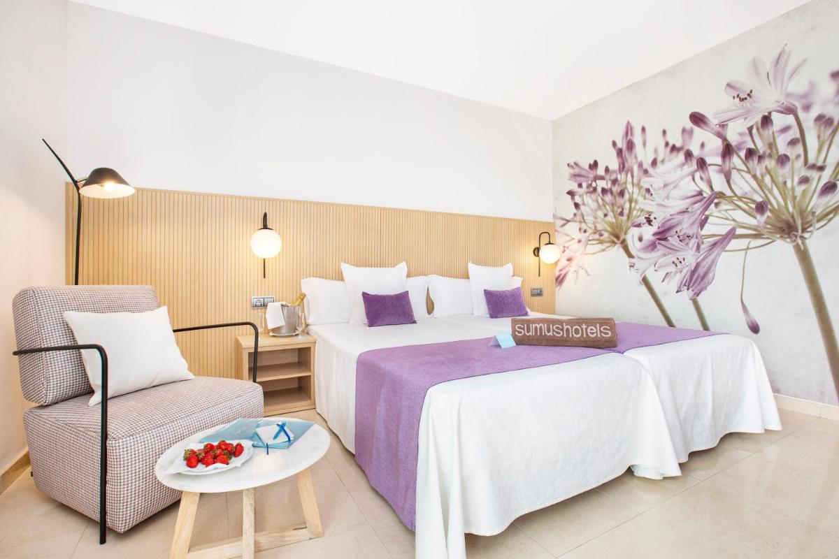 Cama o camas de una habitación en Sumus Hotel Monteplaya & SPA 4Sup - Adults Only