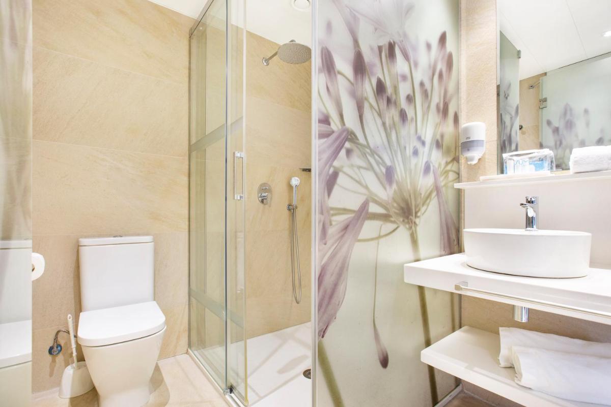 Un baño de Sumus Hotel Monteplaya & SPA 4Sup - Adults Only