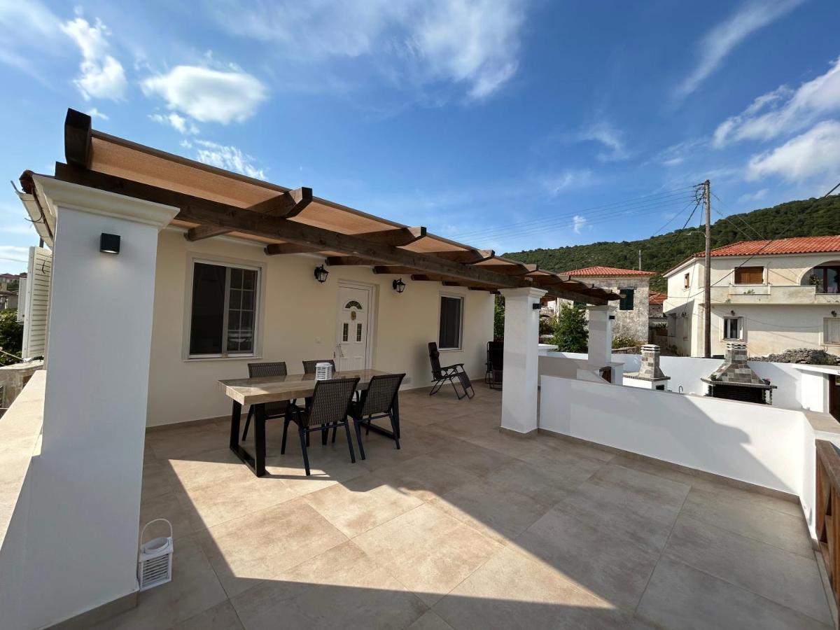 Kouzoulis House - Housity
