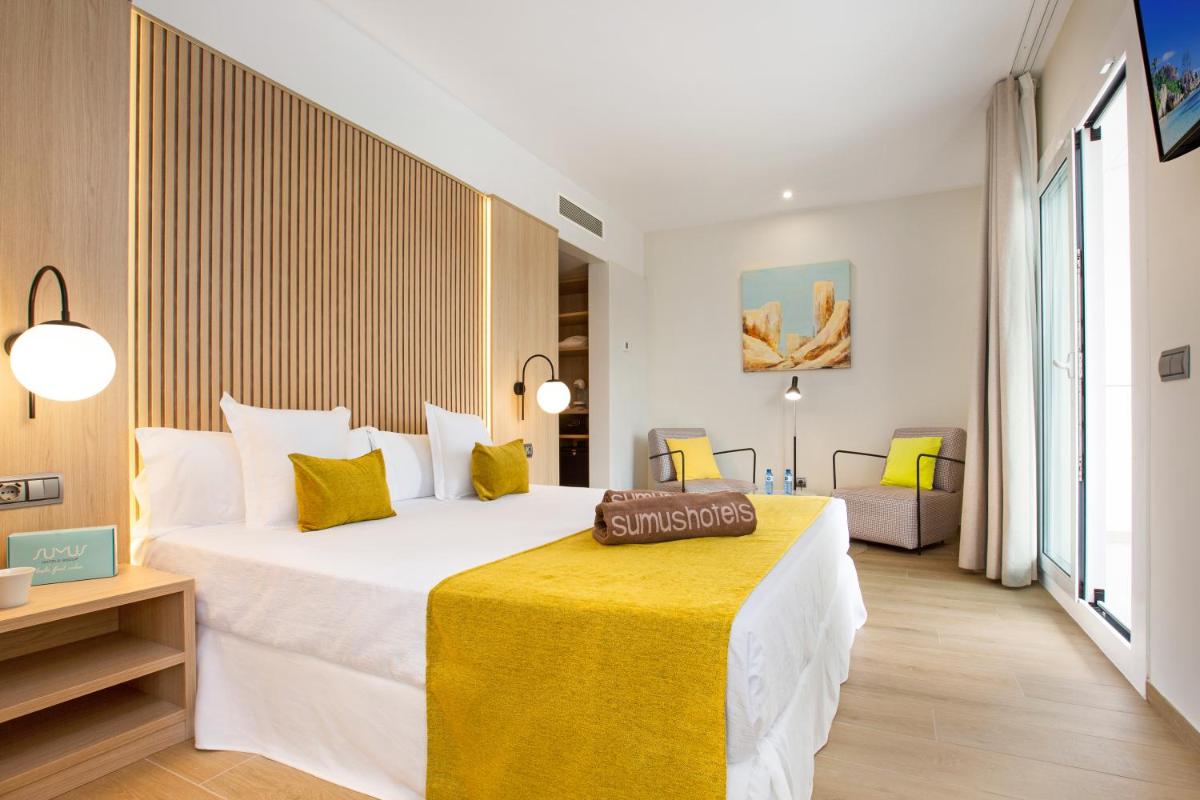 Cama o camas de una habitación en Sumus Hotel Monteplaya & SPA 4Sup - Adults Only