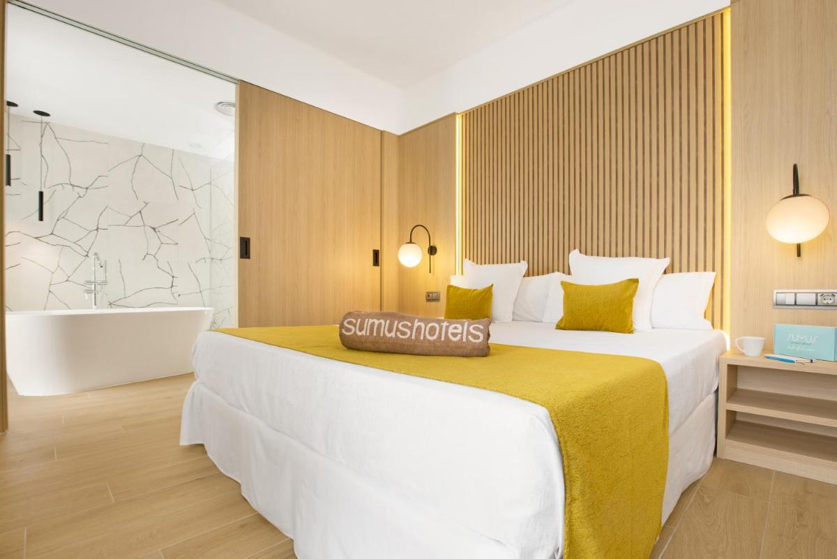 Cama o camas de una habitación en Sumus Hotel Monteplaya & SPA 4Sup - Adults Only