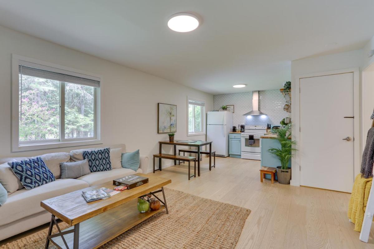 Cozy Swan Lake Apt with Grill and Private Yard - Housity