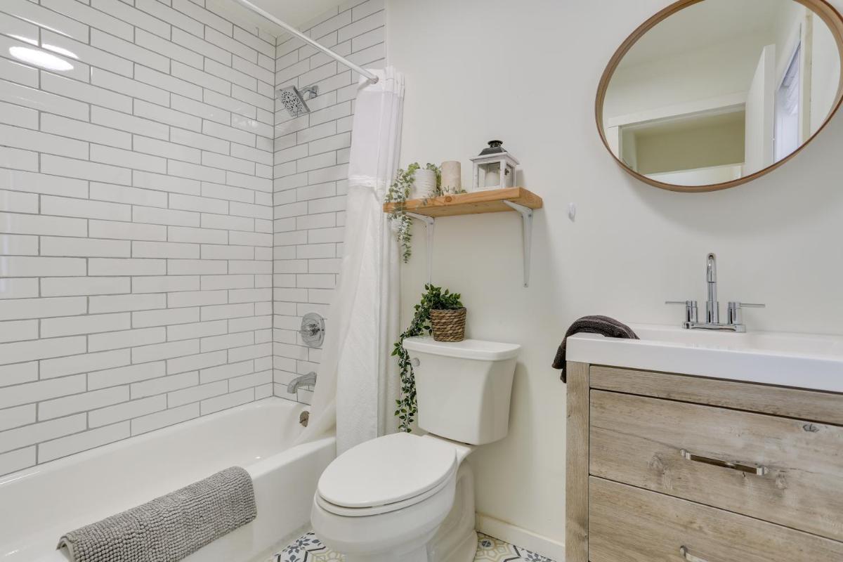 Cozy Swan Lake Apt with Grill and Private Yard - Housity
