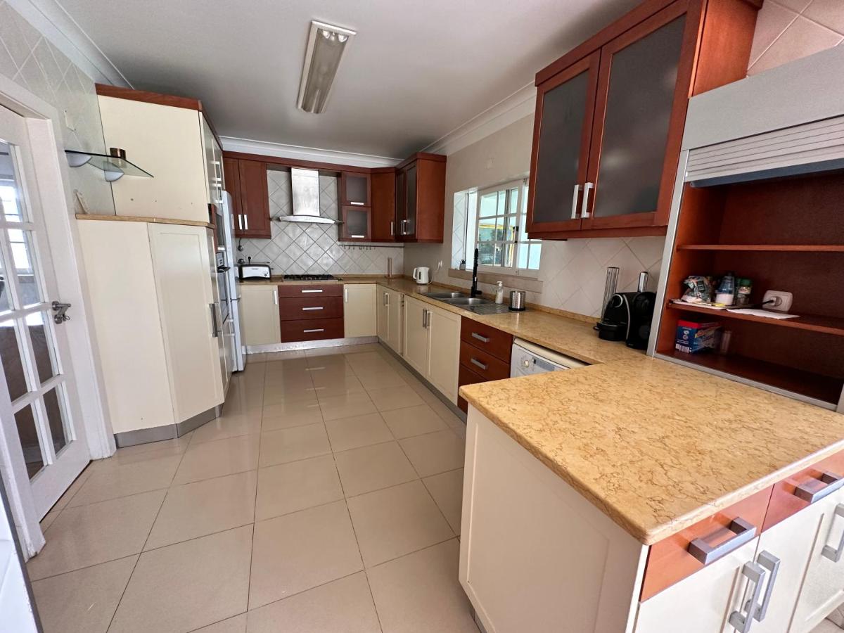 Oceans house - Pool, Sauna, 26 Sleeps, 7m to beach - Housity