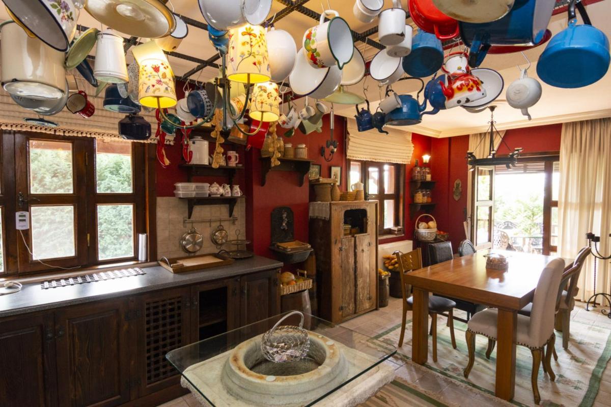 Secluded Villa with Pool Surrounded by Nature in Sapanca - Housity