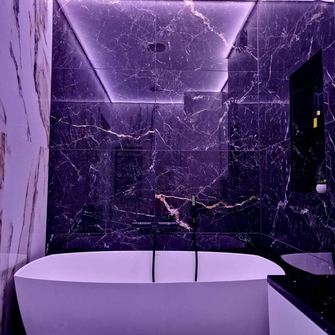 Deluxe apartments - self check in - Housity