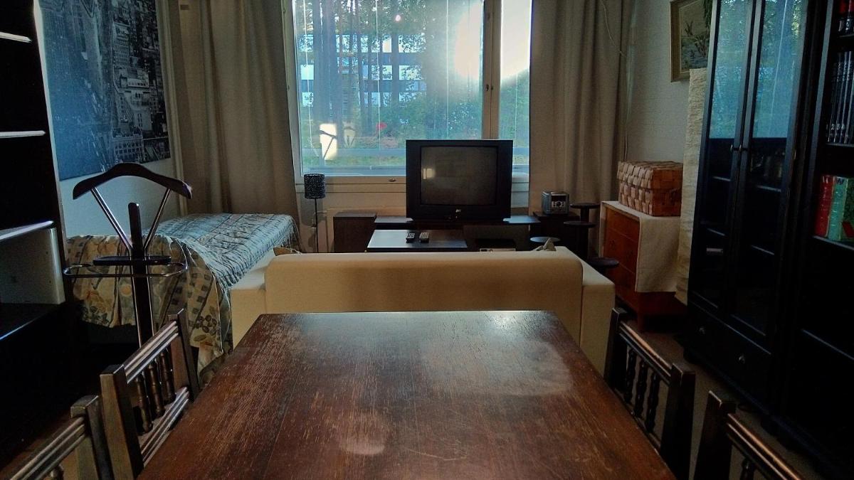 21 minutes from Helsinki city - larger room - Housity