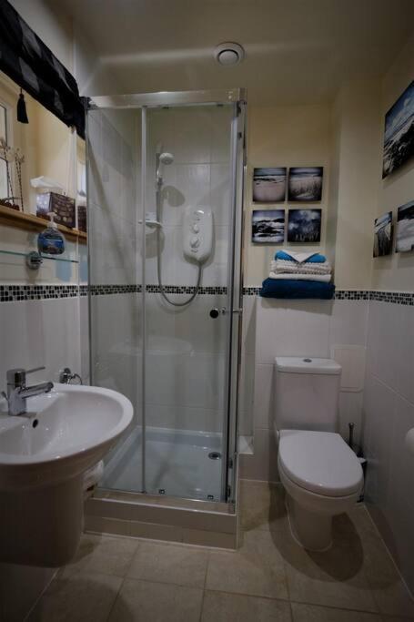 Loch Lomond Unique Selfcontained bed+bathroom - Housity