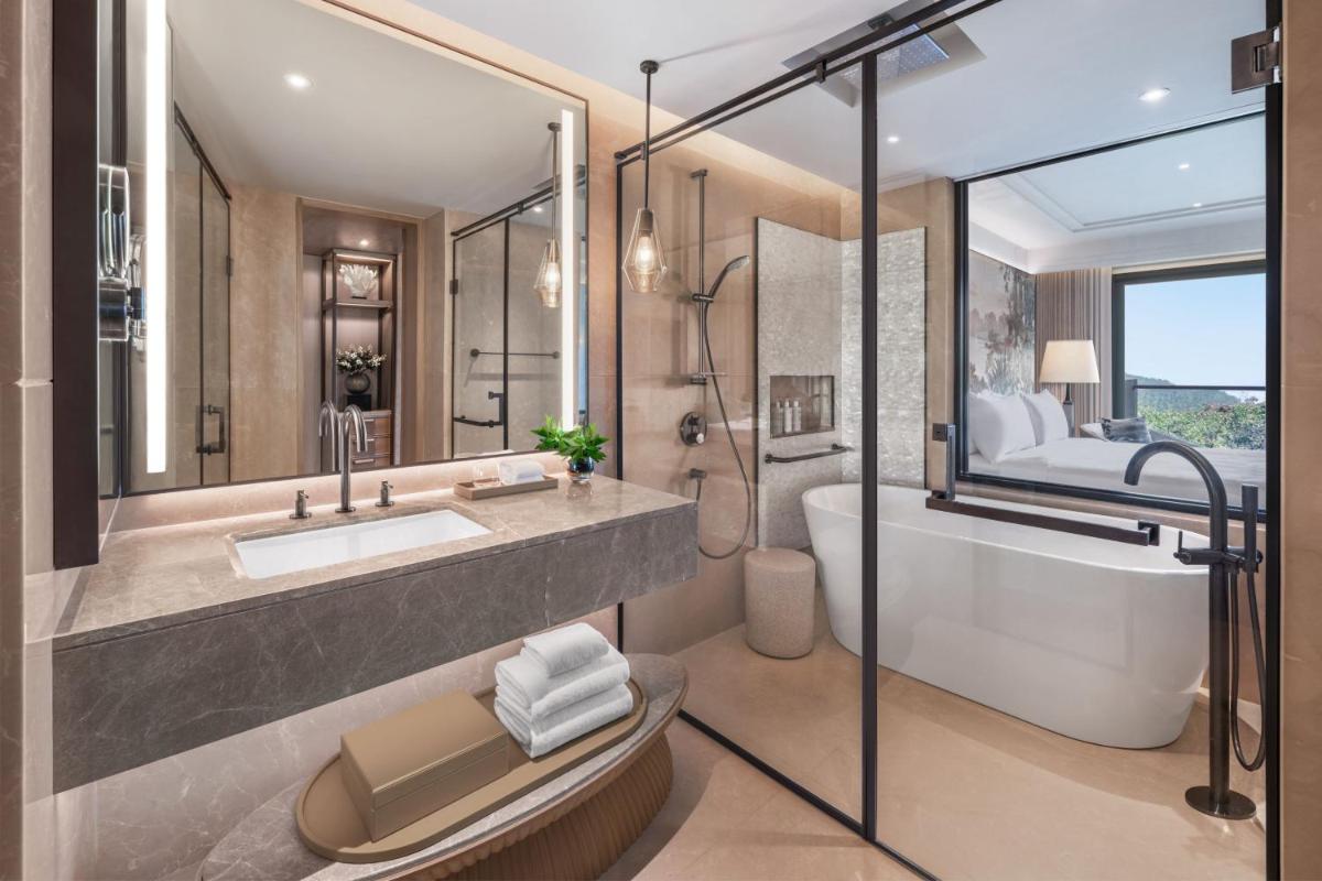 a bathroom with a tub and a sink and a bath tub at JW Marriott Goa in Vagator a bathroom with a tub and a sink and a bath tub at JW Marriott Goa in Vagator