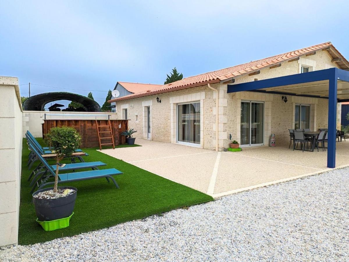 Gîte Charentais avec piscine, terrasse, et pêche - confort moderne et charme rural - FR-1-653-87 - Housity