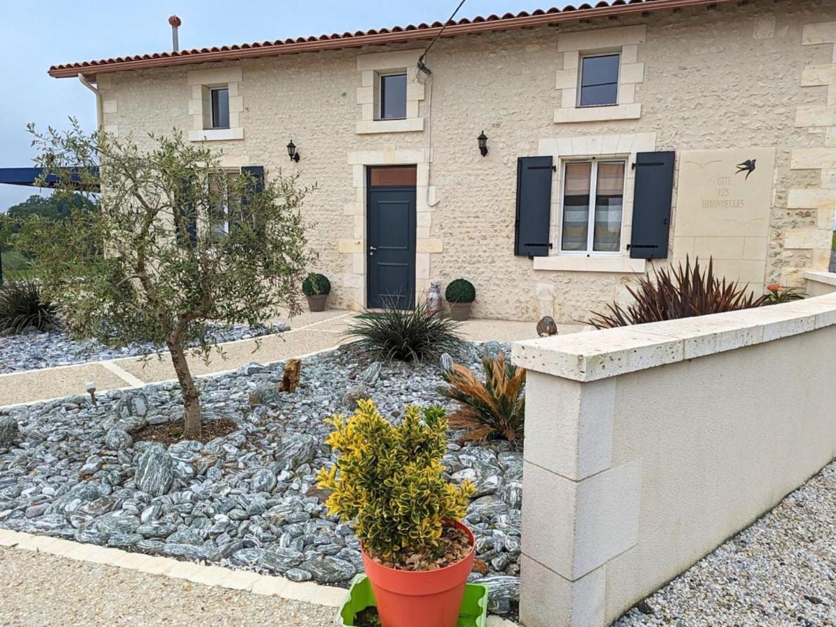 Gîte Charentais avec piscine, terrasse, et pêche - confort moderne et charme rural - FR-1-653-87 - Housity