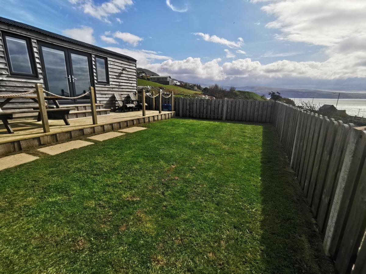 Allibella Shepherds Hut, Amazing Seaview, Private garden, Pet Friendly - Housity