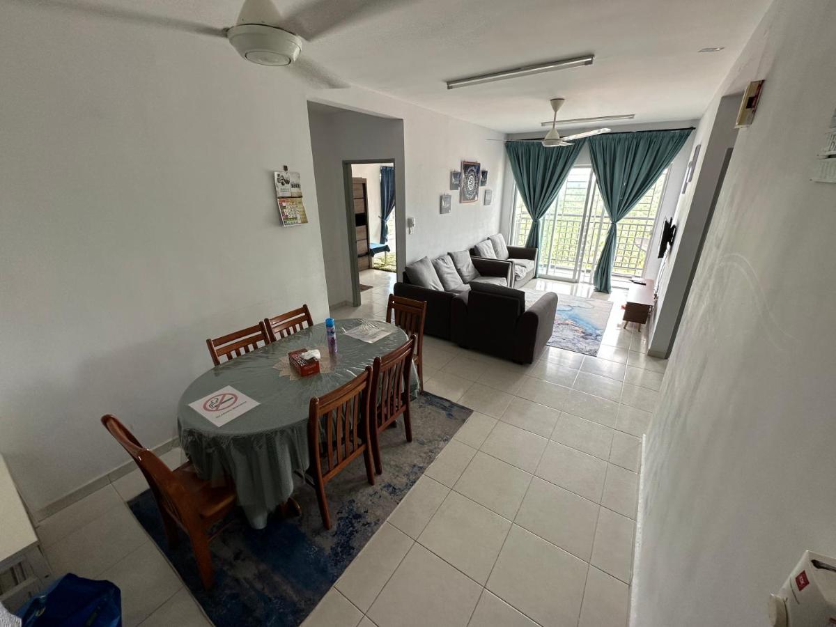 Homestay Ar Rayyan RESIDENSI LAGUNA BIRU - Housity
