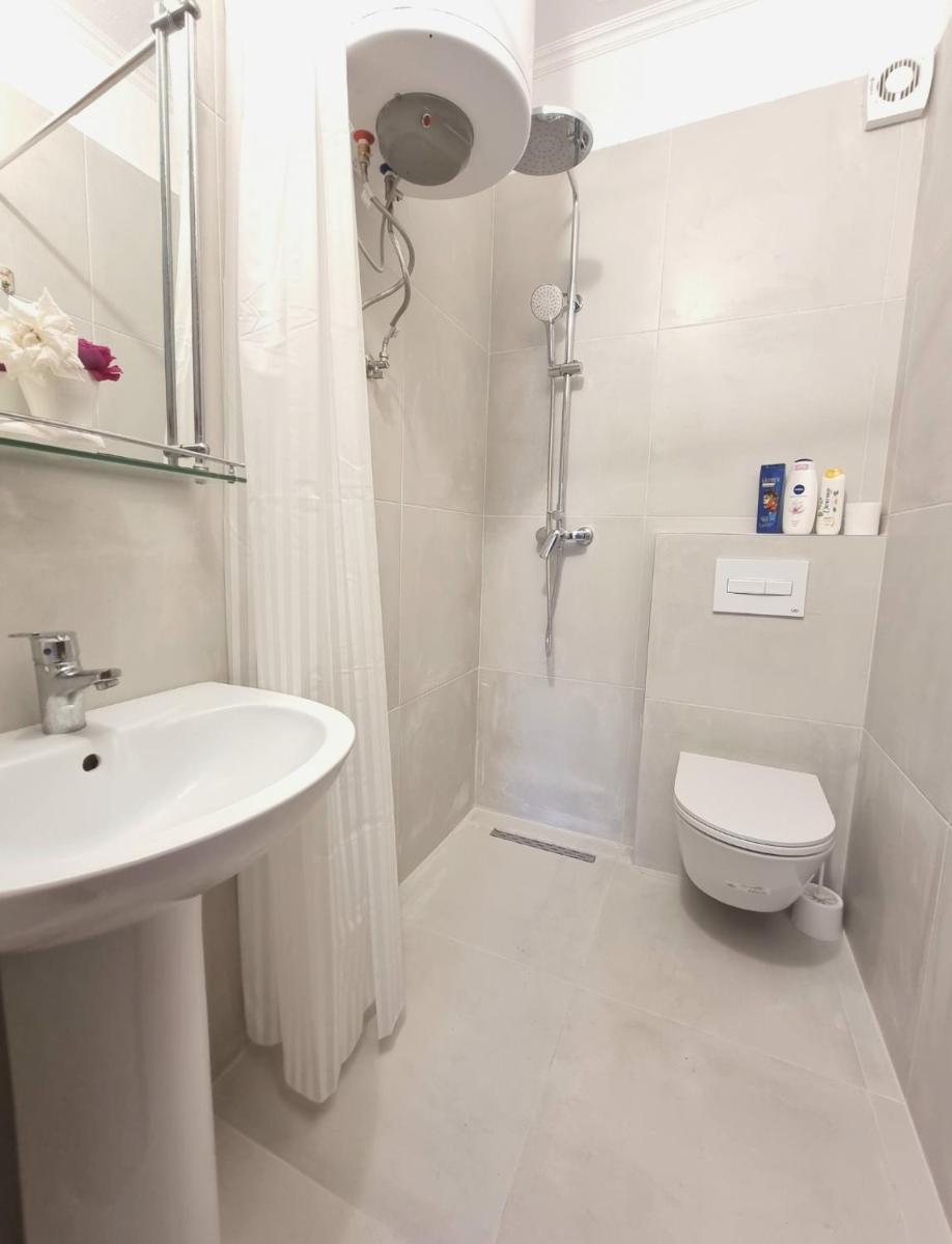Friendly Apartment Golem - Hizvo