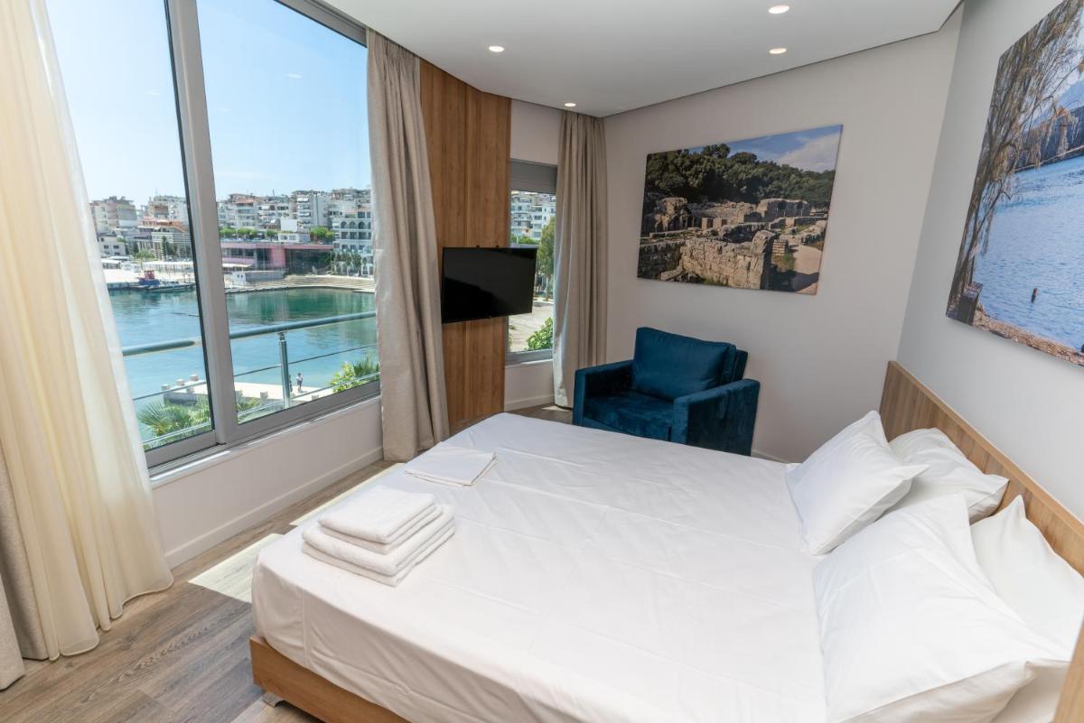 Titania Hotel - Housity