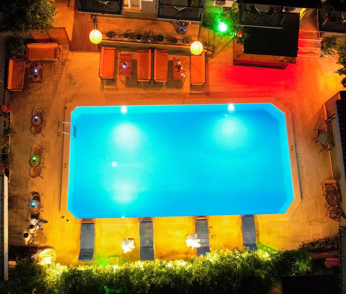 Four Seasons Apart Hotel - Housity