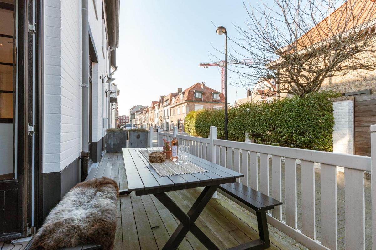 Romantic modern get-away in Old Knokke center with large terrace - Housity
