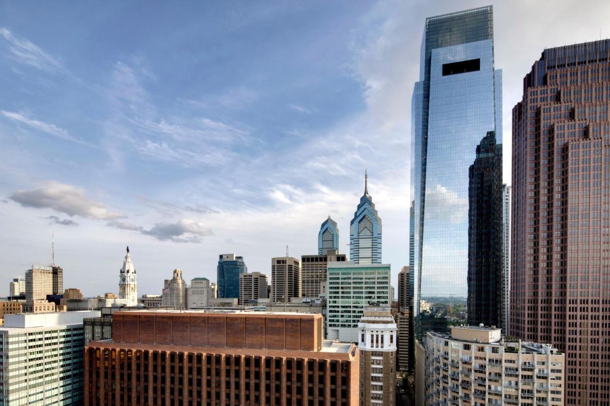 Sheraton Philadelphia Downtown - Housity