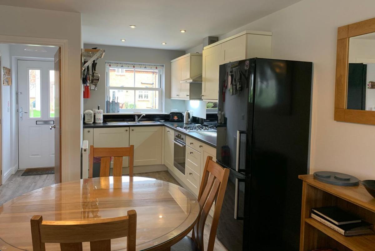 Prospect Cottage at The Bay Filey, sleeps 4, 2 dogs welcome for free too - Housity