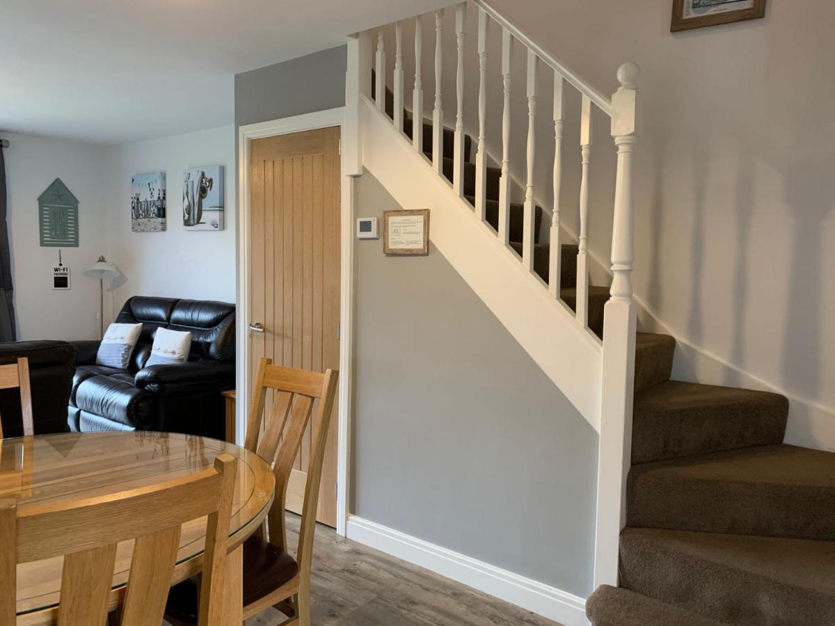 Prospect Cottage at The Bay Filey, sleeps 4, 2 dogs welcome for free too - Housity