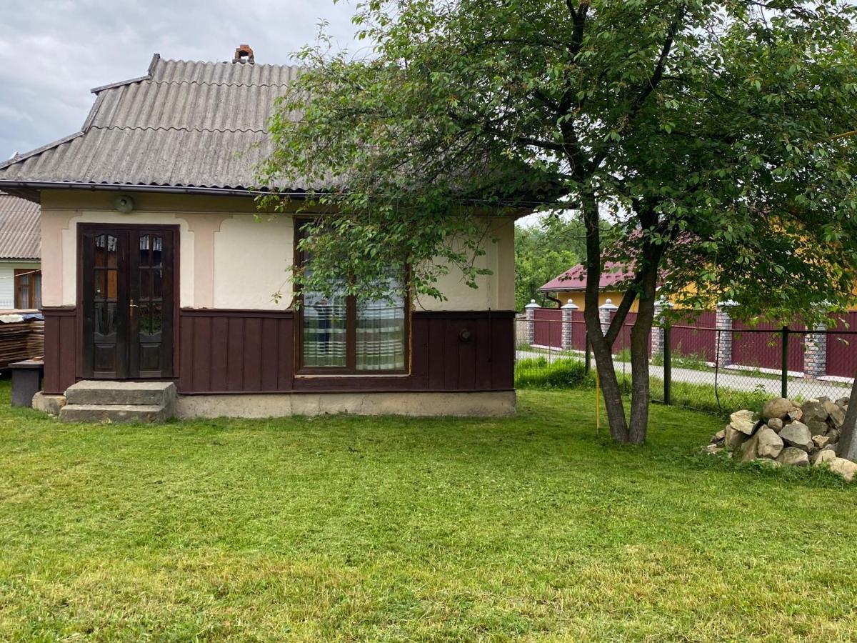 Біля річки - Housity