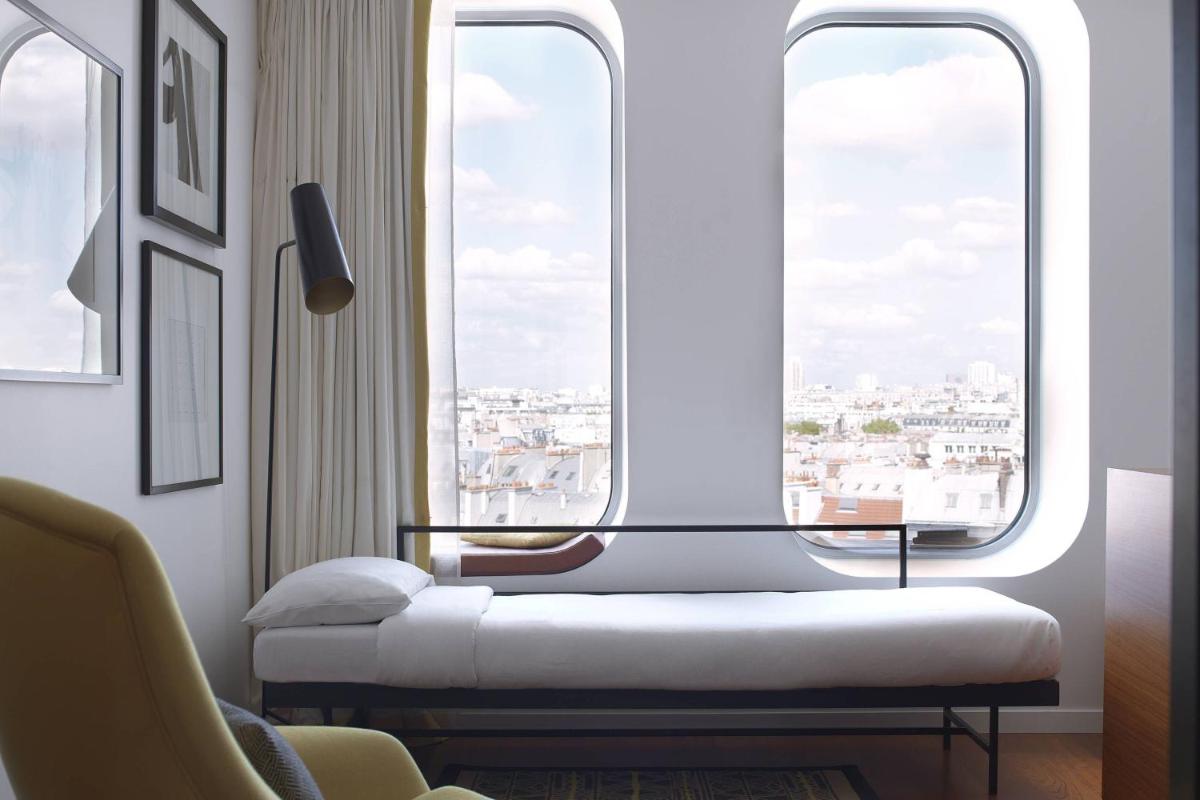 Coin salon dans l'établissement Renaissance Paris Republique Hotel & Spa