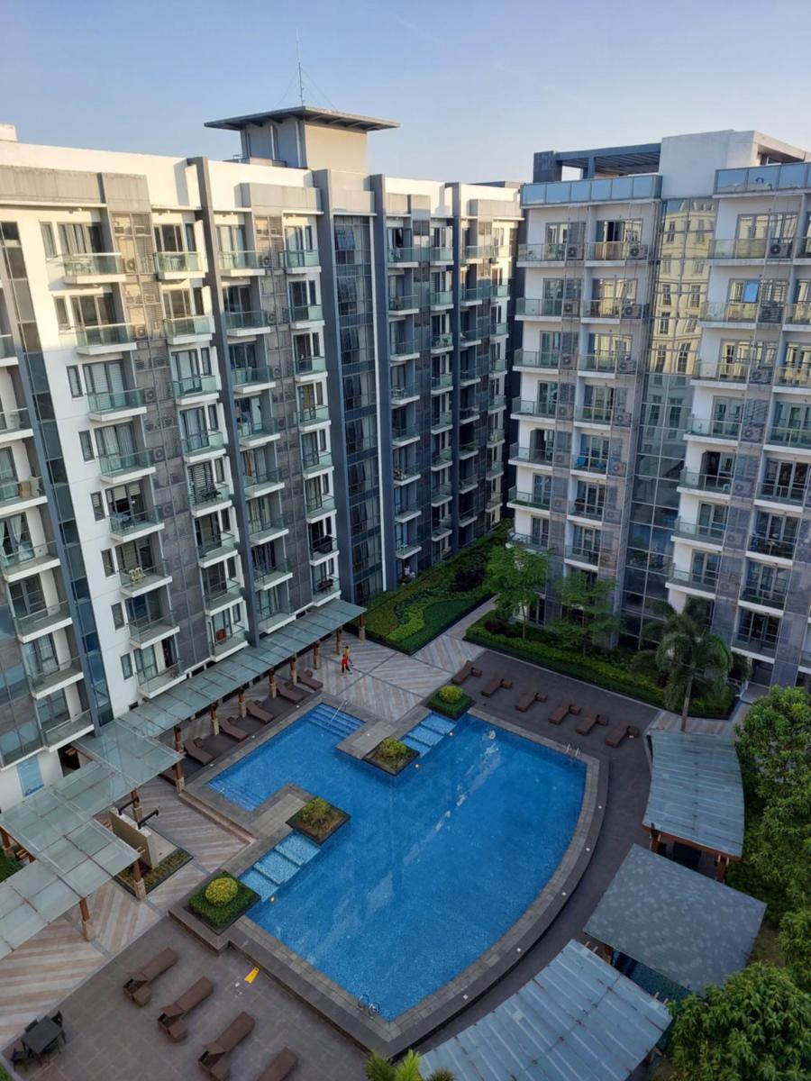 81 Newport,NAIA 3,Pasay Condotel - Housity