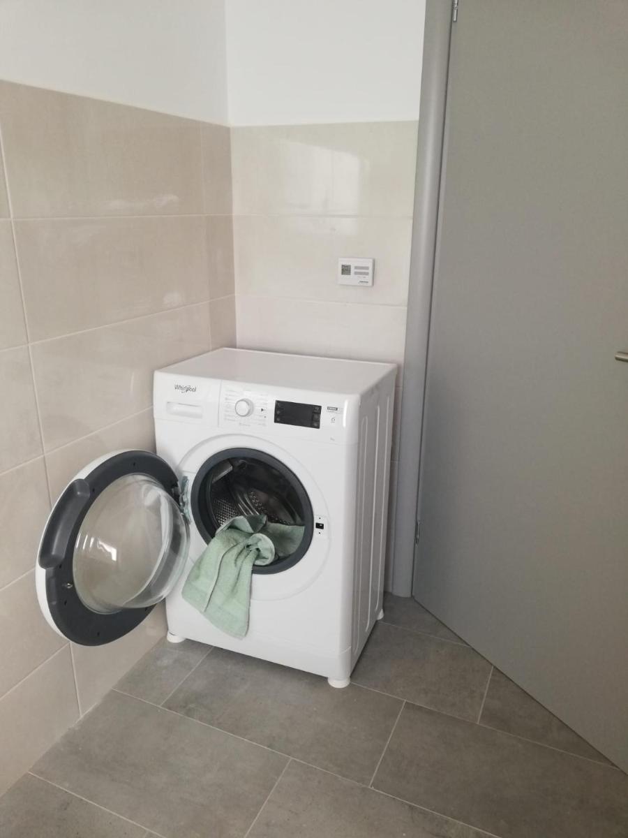 Casa luminoasa cu parcare gratuita la proprietate - Housity