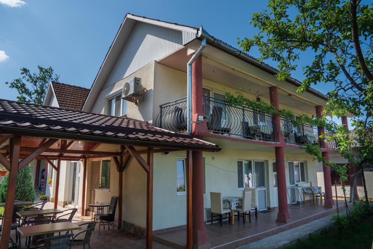 Denisa & Rares - Housity