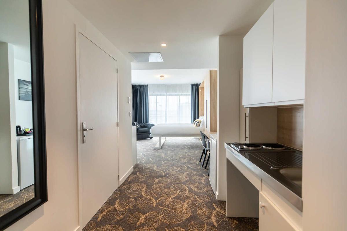 Cuisine ou kitchenette dans l'établissement Le Barracuda & Spa, pieds dans l'eau, vue mer, espace bien-être offert
