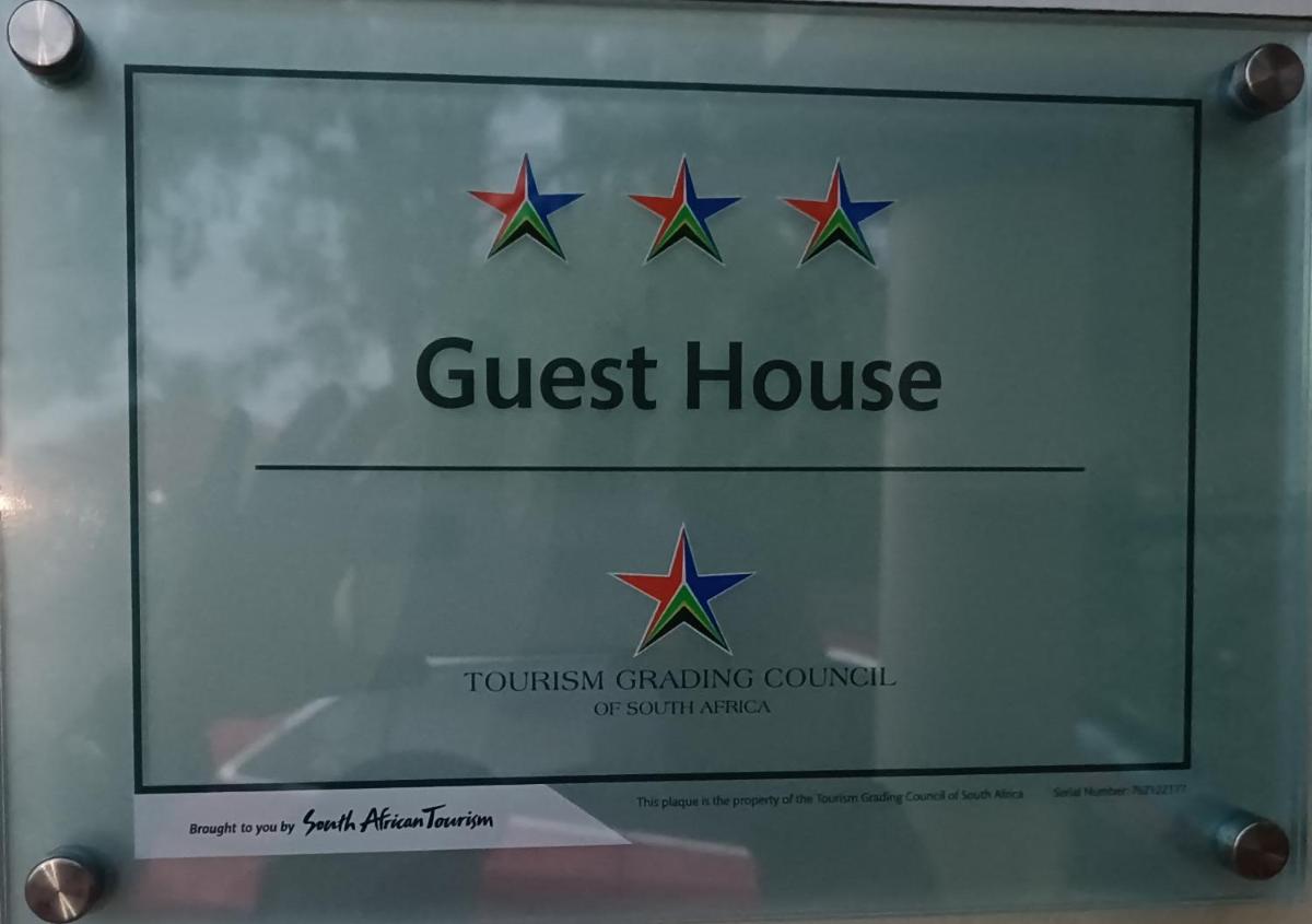 Suitetrails - LALA POA GUEST HOUSE