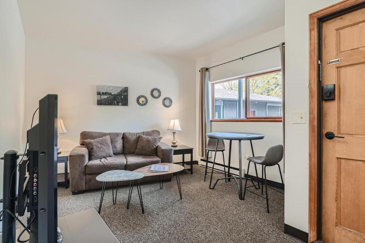 Uplift Inn - Housity