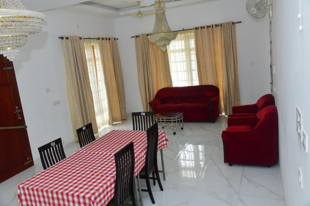 Modern Villa Homestay - Housity