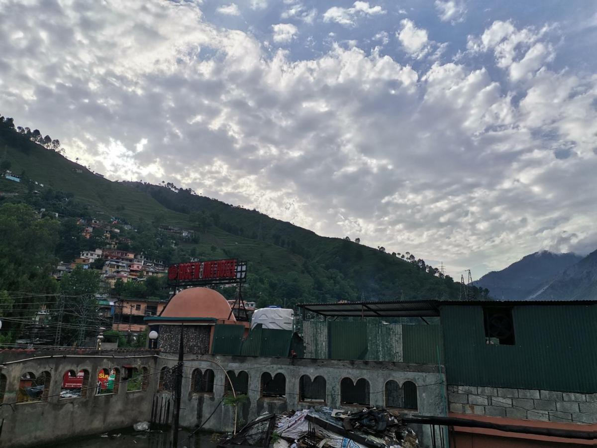 Kashmir premium hotel - Housity