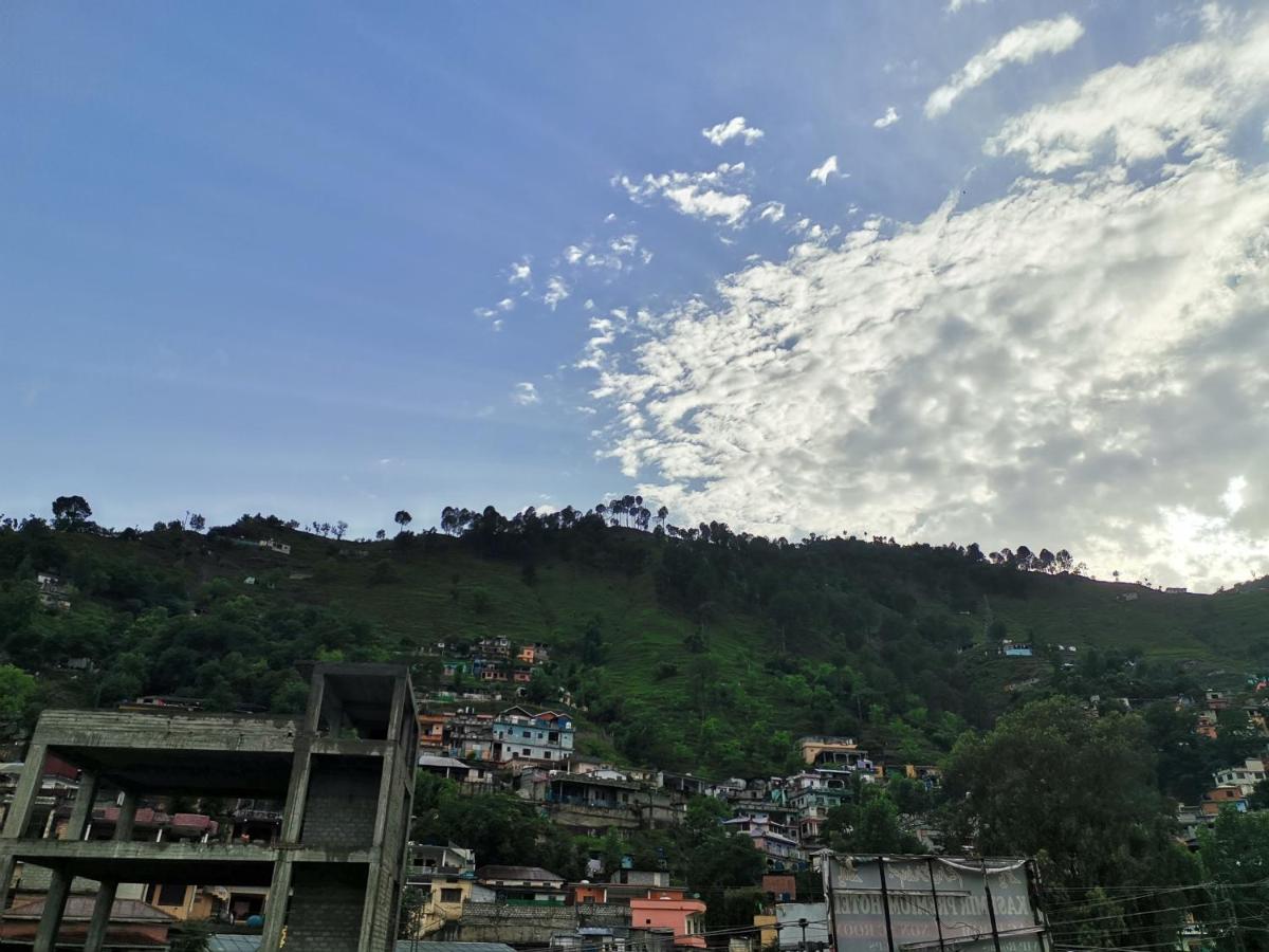 Kashmir premium hotel - Housity