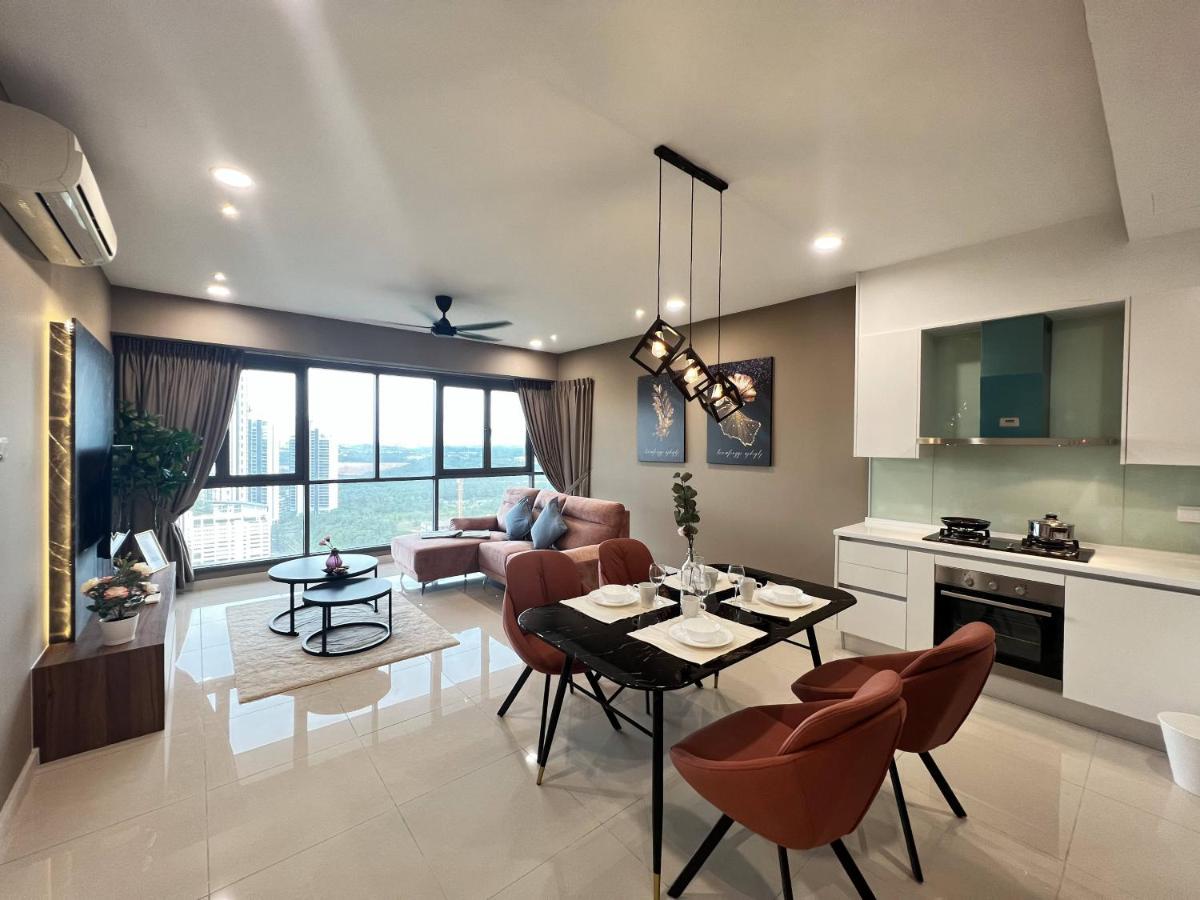 Suitetrails - Iskandar Residence @ UHA