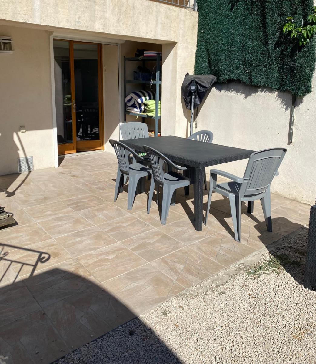Ravissant studio au centre ville de Cuges les Pin proche Marseille, Aix, Toulon, plages - Housity