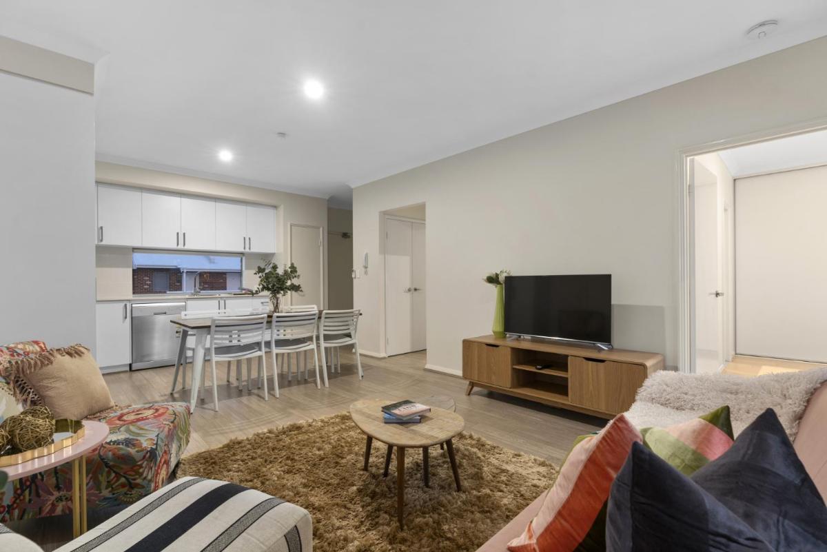 Suitetrails - Contemporary Comfort Suite Relax and Explore