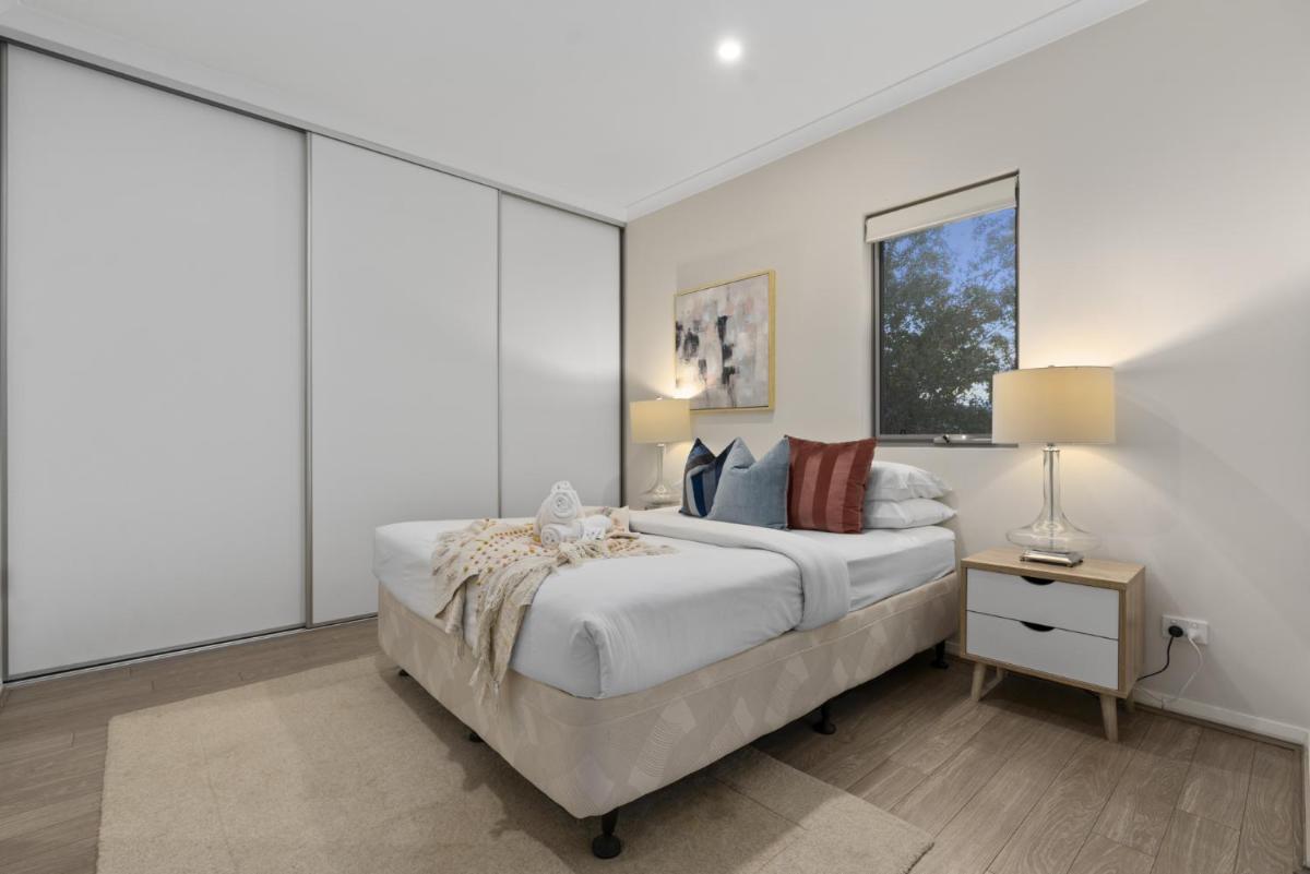 Contemporary Comfort Suite Relax and Explore - Housity