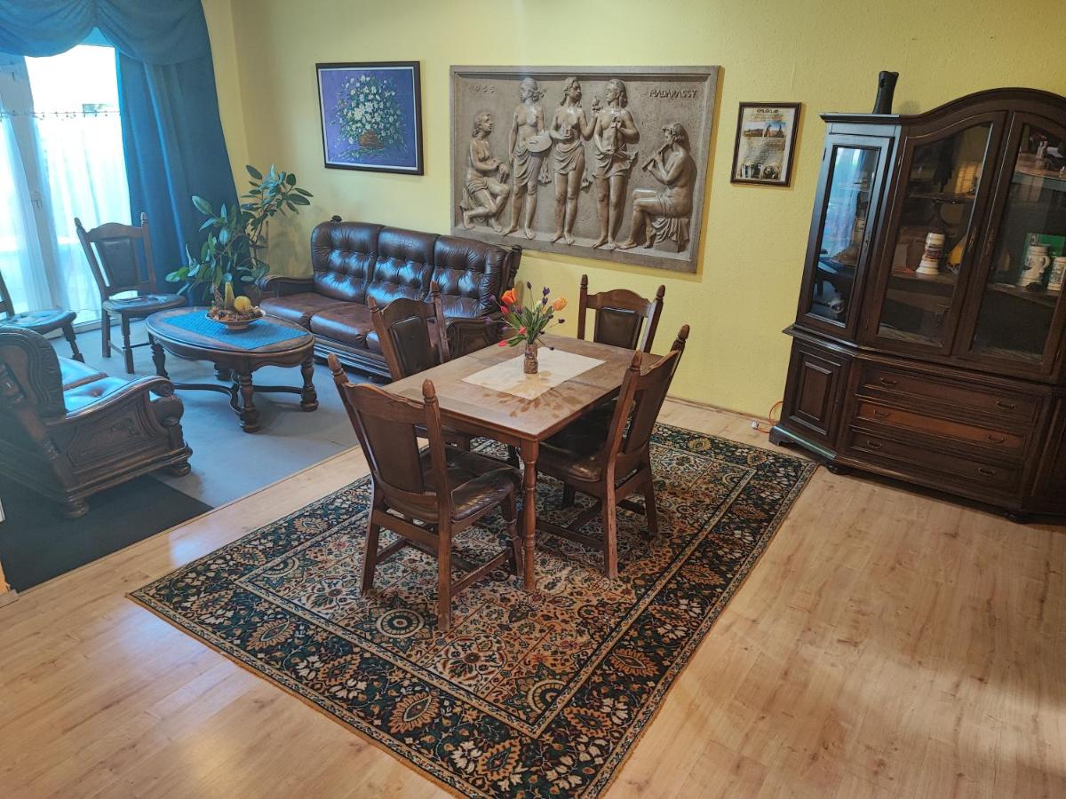 Hotel Béke Sziget Komló - Housity