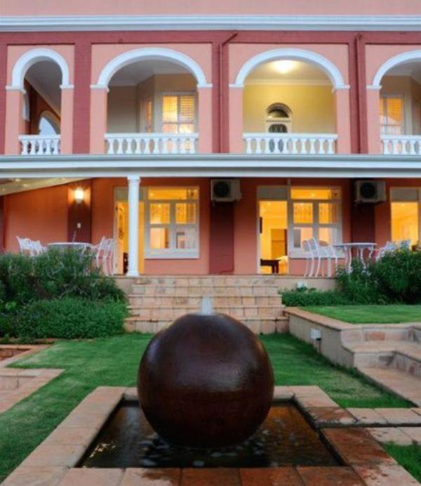 Sica's Guest House - The Loft - Housity