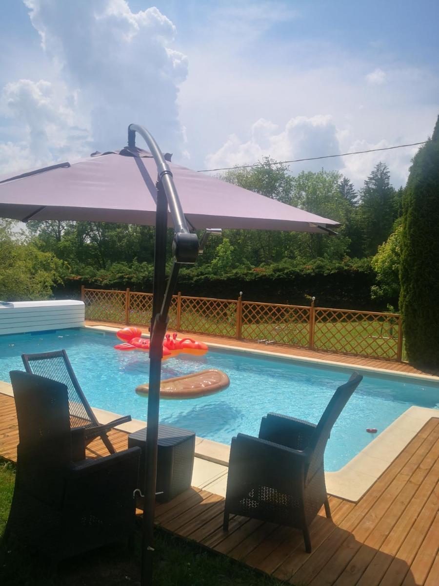L'oree des Bornes-appartement avec piscine - Housity