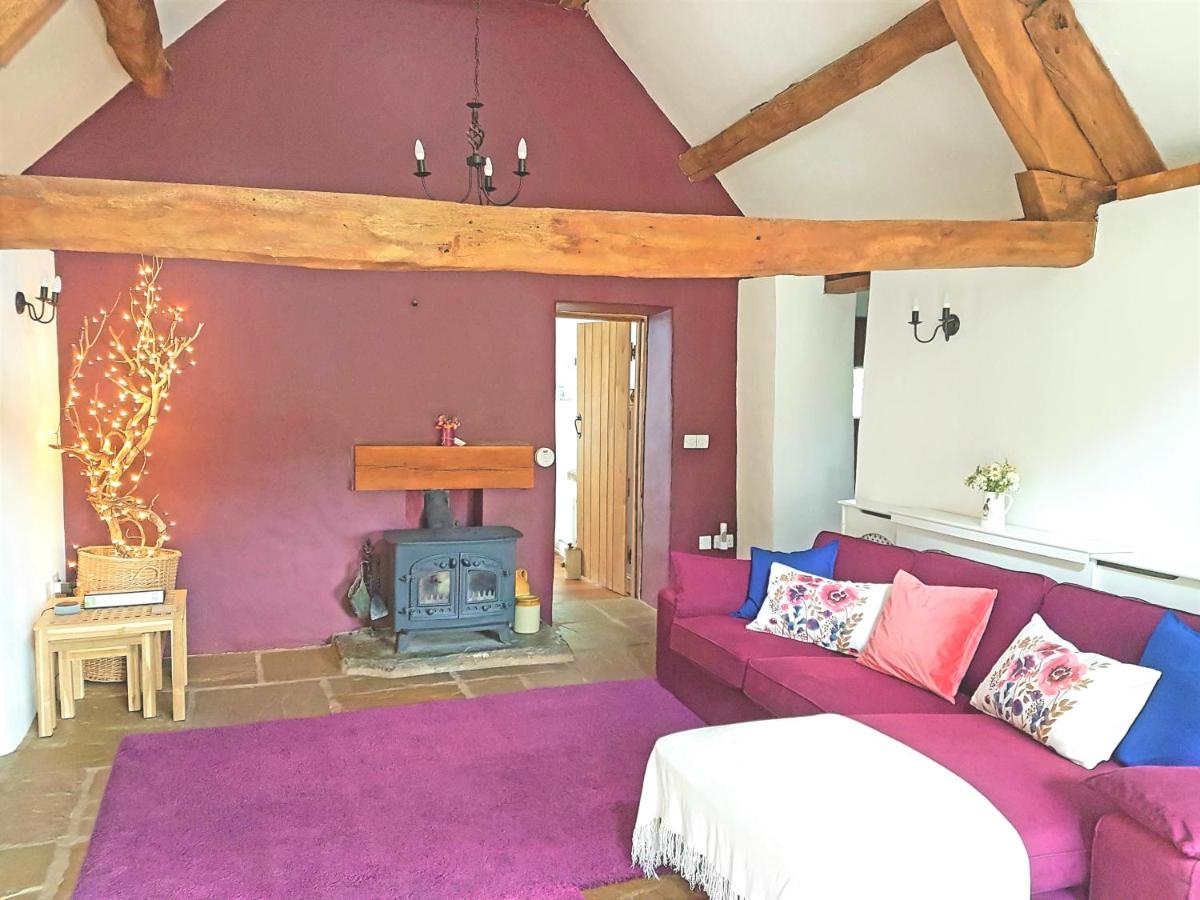 Old Bake House Cottage @ Cwm Mill - Housity