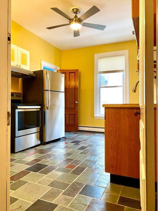 Island View House BnB Self Check-In - Housity
