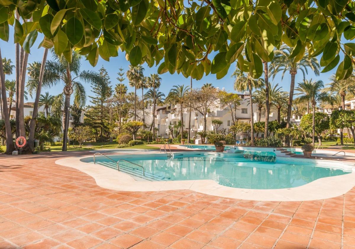 Relax Alcazaba Beach Apartment - Housity