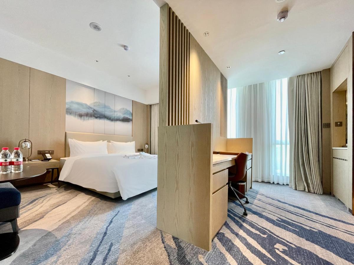 White Swan VYV Hotel, Foshan - Housity