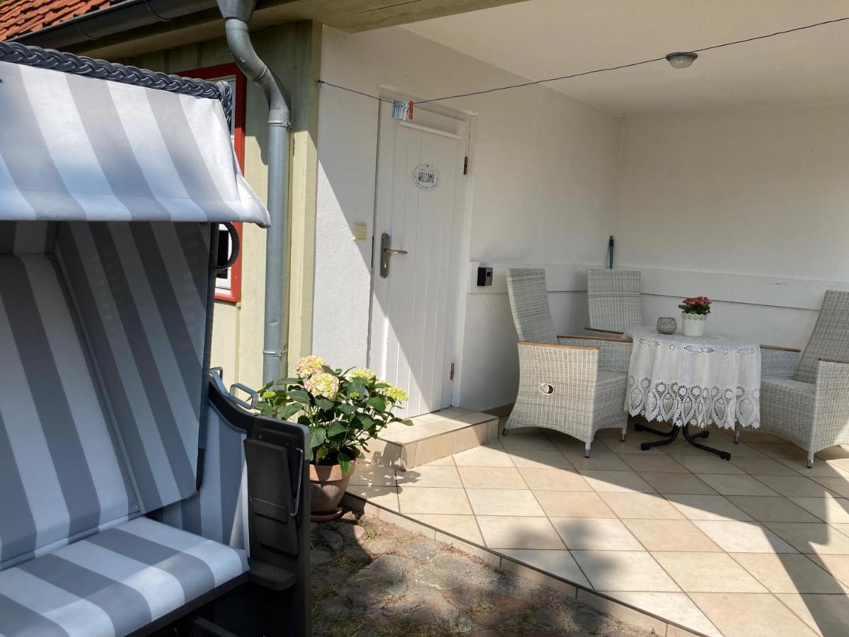 Kleines Haus am Hafen - ruhig und grün am Ortsrand - Housity