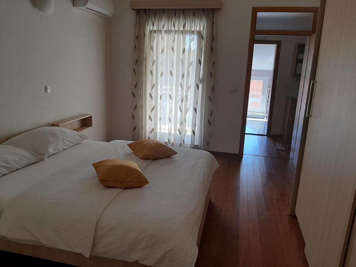 Apartments Old Bridge - Housity